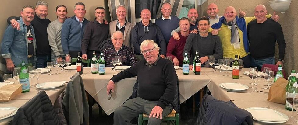 Cene amarcord a tinte calcistiche: si ritrovano le vecchie glorie 
