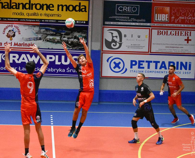 Nella foto, i giocatori della Sacma Cecina in azione durante una recente partita del torneo di serie C maschile