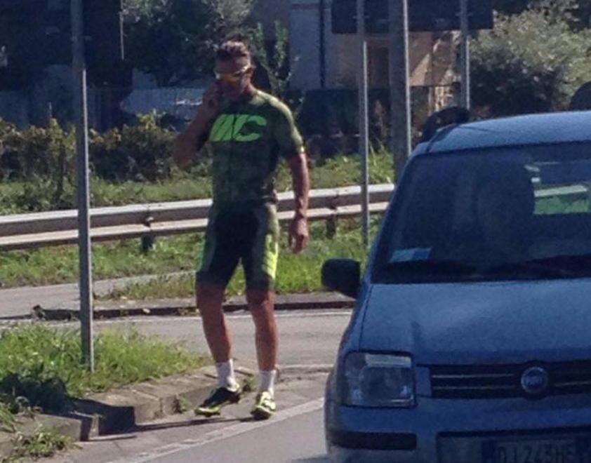 Auto investe alcuni ciclisti tra i feriti anche Cipollini 
