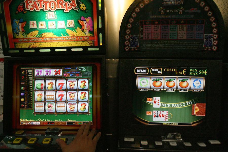 
	Doppia condanna per aver scassinato le slot machine di un bar

