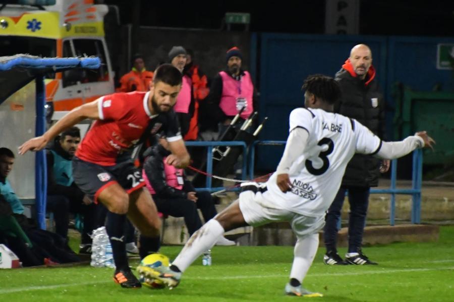 
	Un'azione di gioco Torres - Fiorenzuola (<em>foto Mauro Chessa)&nbsp;</em>

