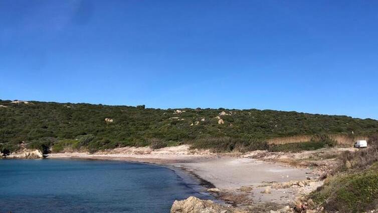 Santa Teresa, i proprietari di Lu pultiddolu: «Spiaggia aggredita? Le nostre villette fatte secondo legge»