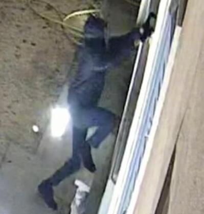 Modena Ladri in un’azienda di largo Garibaldi «Distrutta la finestra» 