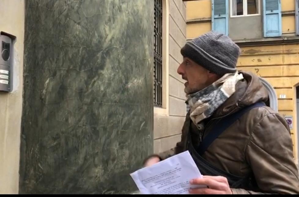 Modena Biblioteca imbrattata No-vax: «Sono stato io» 