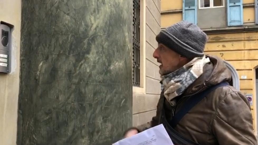 Modena Biblioteca imbrattata No-vax: «Sono stato io»