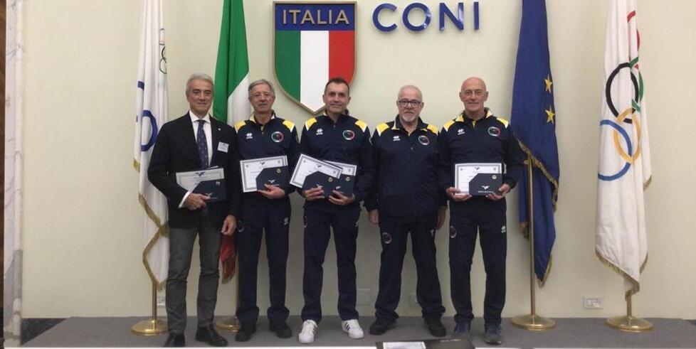La squadra paracadutisti di Pavullo batte i militari: un premio dal Coni