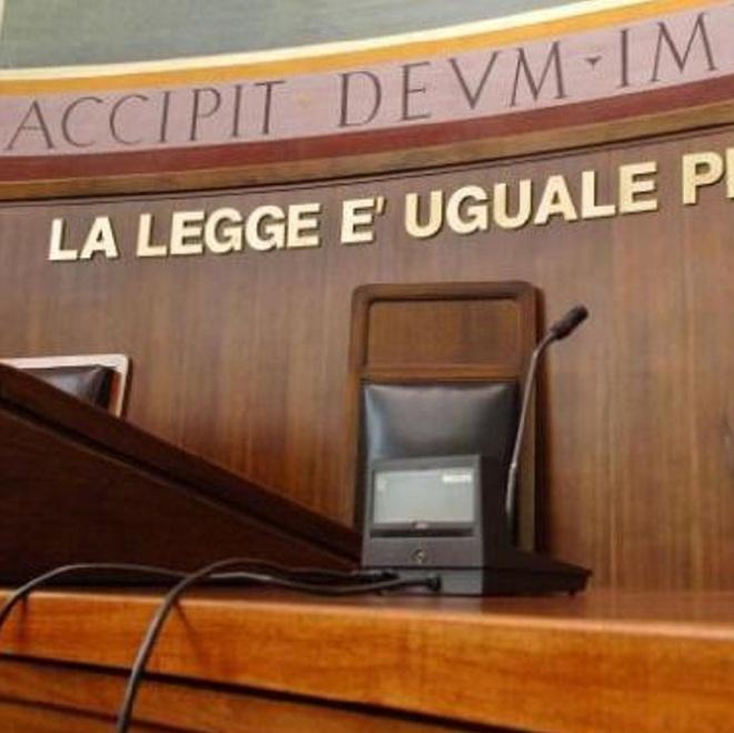 Carpi. Palpeggia e bacia la nipote adolescente Nonno 67enne patteggia due anni 