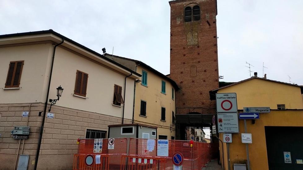 Quattro mesi di lavori per restaurare la porta-torre di Castelfranco e trasformarla in attrazione turistica