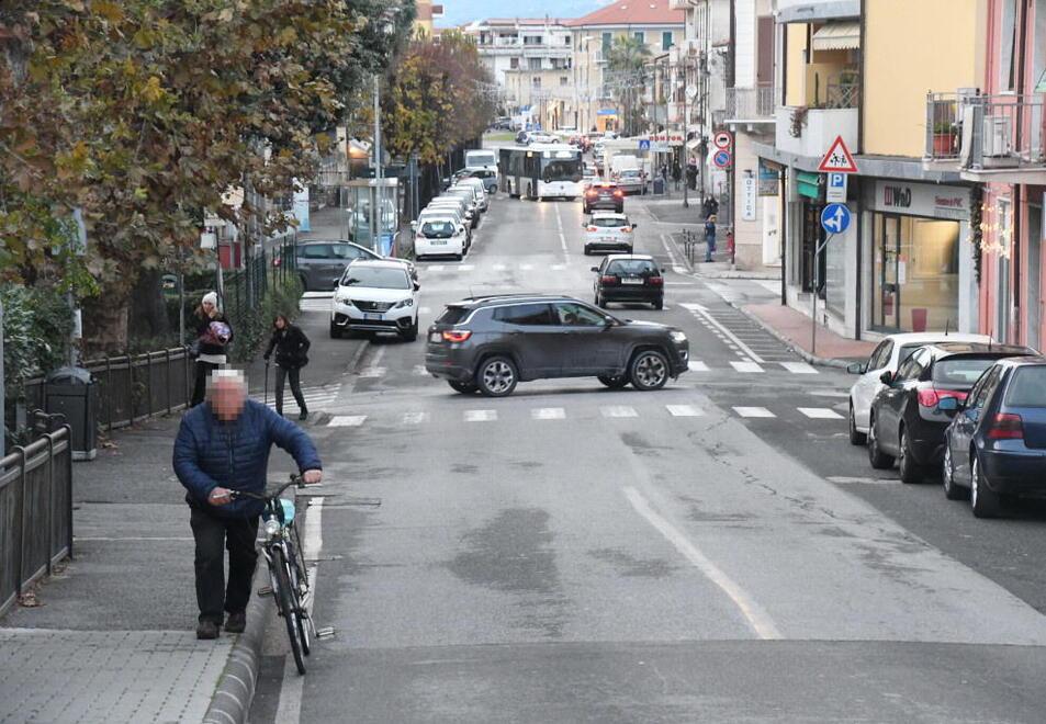 Carrara, due feriti al Noa dopo una lite: via Giovan Pietro ora ha paura