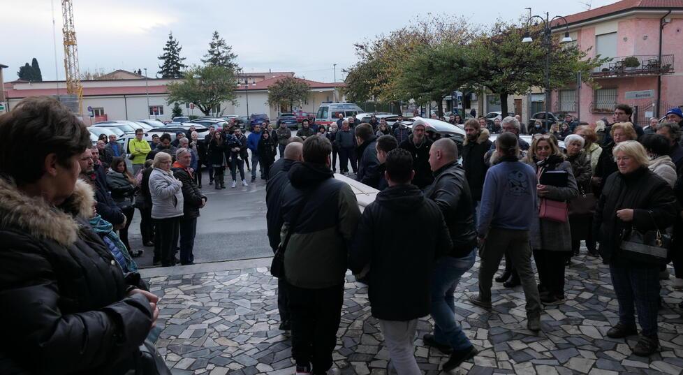 «Addio Debora, sarai incancellabile»: l’ultimo saluto all’amica morta per le ustioni