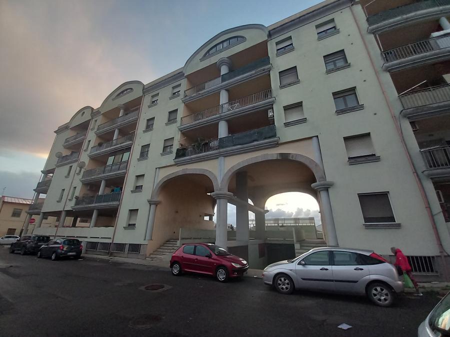 
	La palazzina con le case popolari di via Alghero

