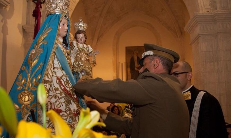 L’omaggio del generale della Brigata