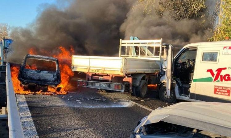 Assalto al portavalori sulla 131, sparatoria con tre feriti nel Sassarese