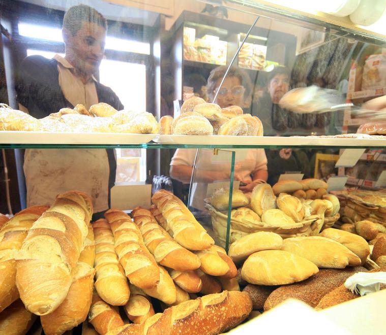 Pane, costi in salita e vendite in calo: le imprese rischiano la bancarotta 