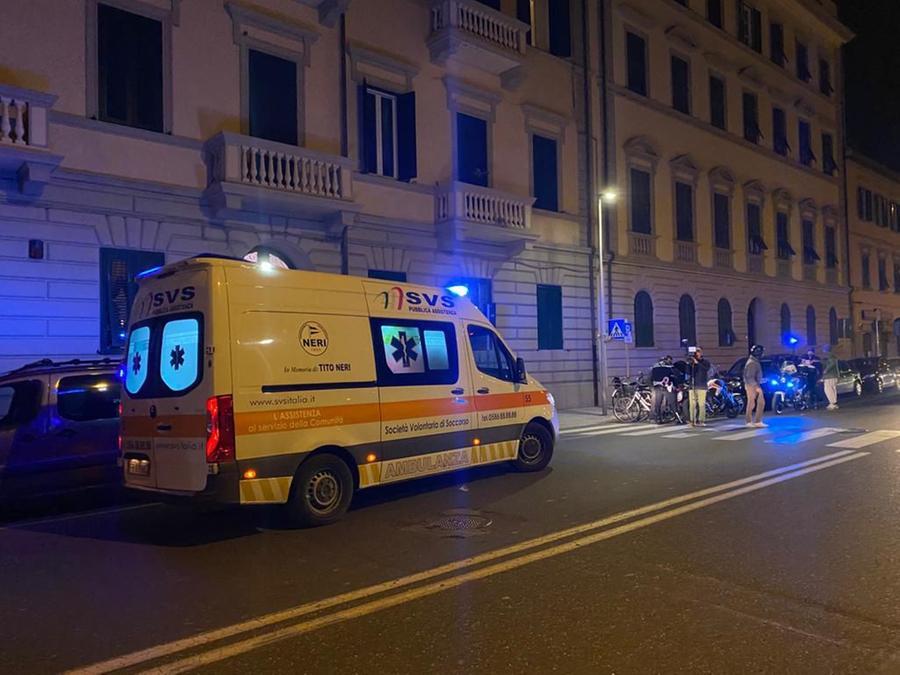 
	L'ambulanza della Svs sul posto per i soccorsi (foto Franco Silvi)

