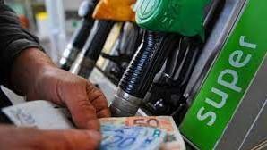 Dal primo dicembre la benzina rincara. Si dimezza lo sconto, il diesel potrebbe superare quota 2 euro