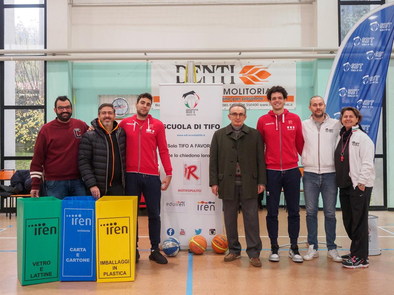 Ottanta ragazzi delle quinte della Pezzani al primo incontro di Scuola di Tifo