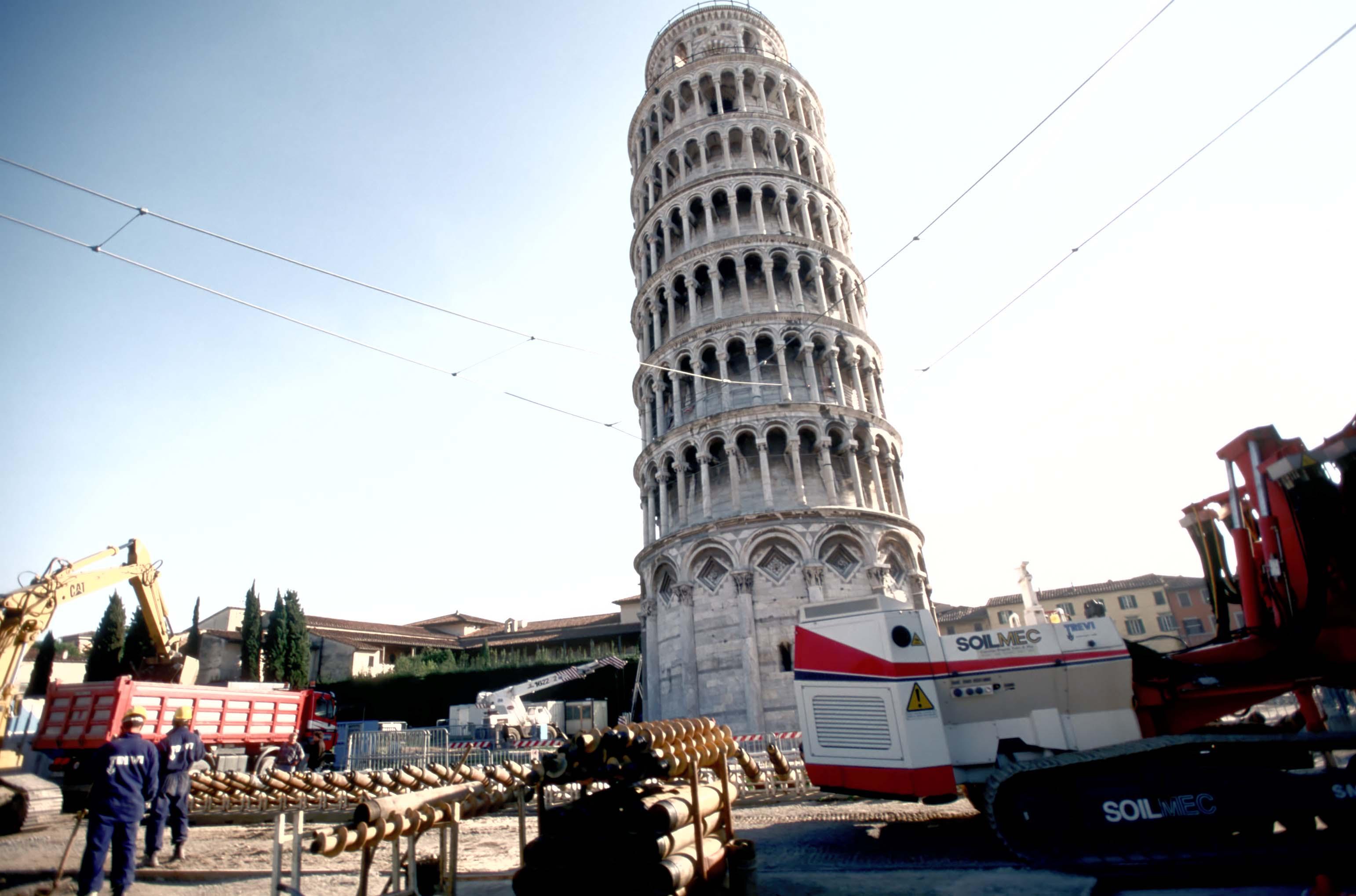 La Torre di Pisa è più dritta: lo “strapiombo” si è ridotto di 4 centimetri