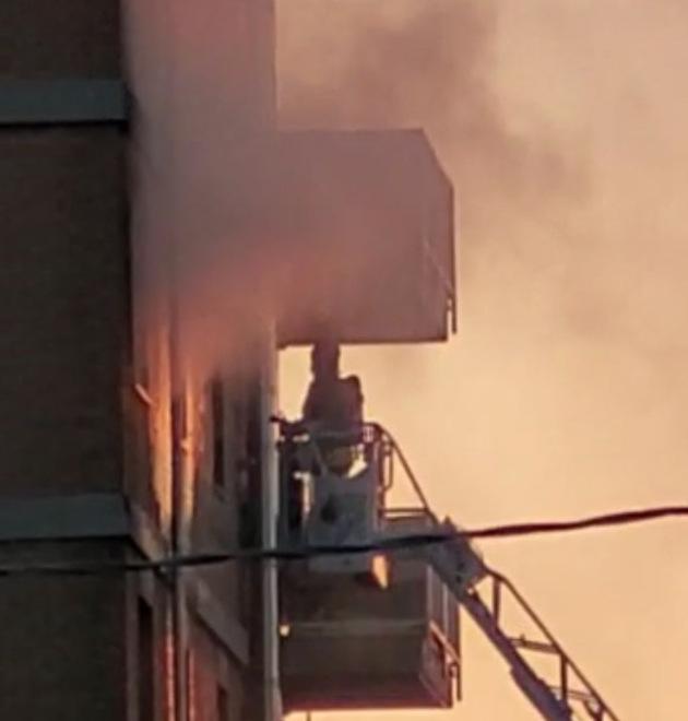 Senza casa dall’incendio di Novi «Da tre mesi dormiamo in strada»