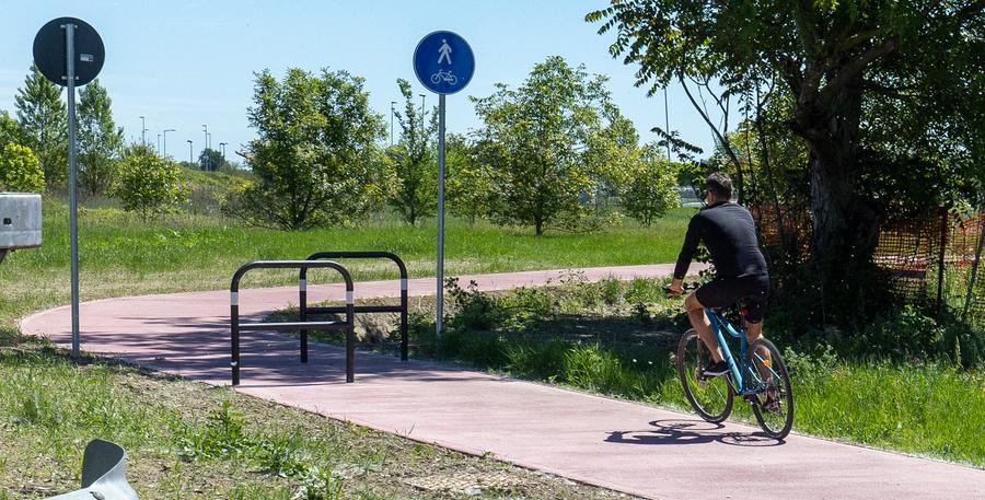 Ferrara resta tra le città eco-mobili: «Ma le ciclabili sono ormai da rifare»
