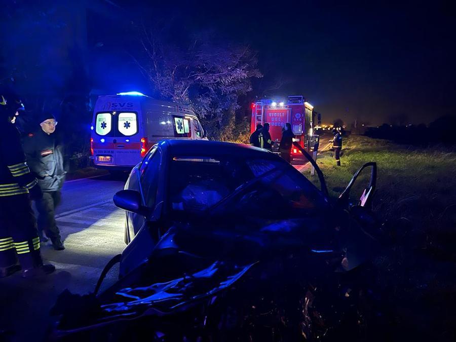 
	L'auto completamente distrutta

