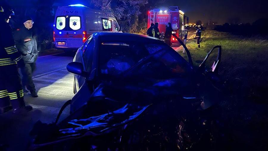 L'auto completamente distrutta