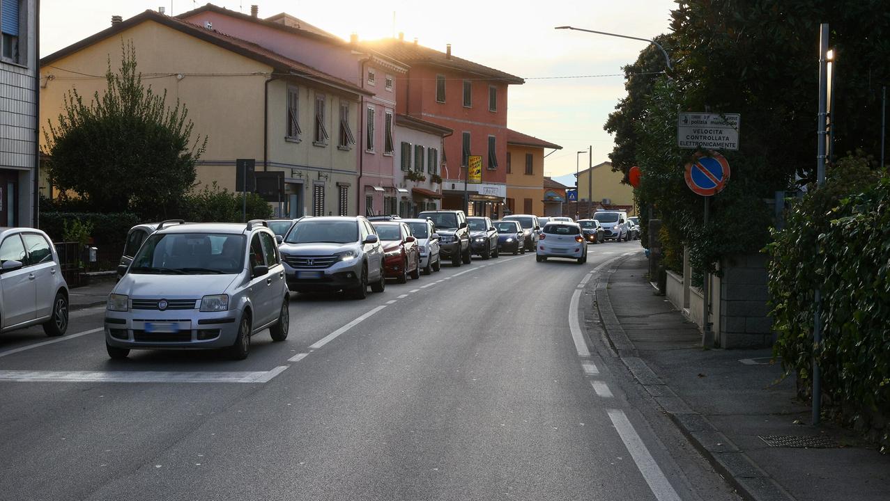 La Colonna, con il semaforo lunghe attese e tante proteste