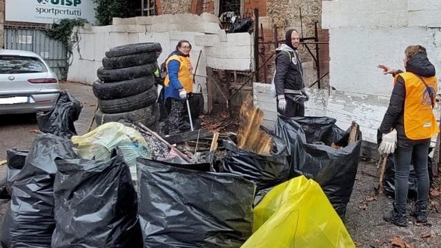 “Acchiapparifiuti” alla Guglia, raccolte due tonnellate di spazzatura