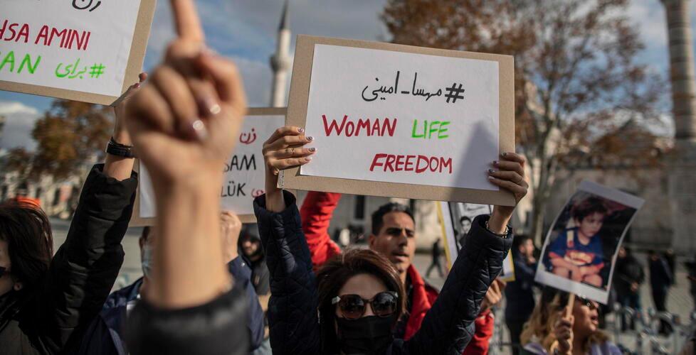 La lotta delle donne in Iran ci riguarda: solo con l’unione si batte l’ingiustizia