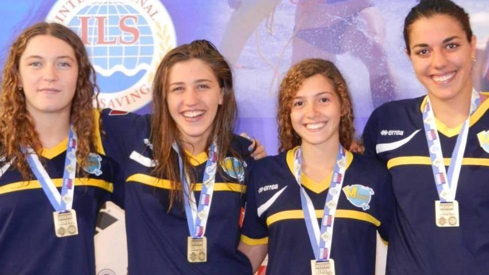 Eleonora Ferrari e staffetta dei Nuotatori Modenesi di bronzo