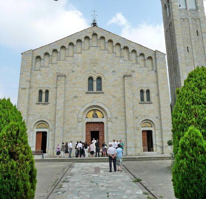 Oggi arriva a Zocca il nuovo parroco: è don Marcin Lofek
