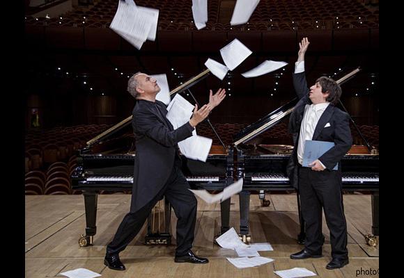 Il dialogo su Bach tra i pianoforti dei musicisti amici Bahrami-Rea