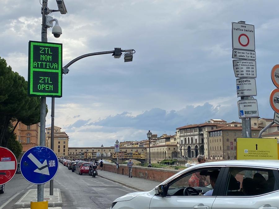 Varchi Ztl: pannelli spenti ma telecamere in funzione