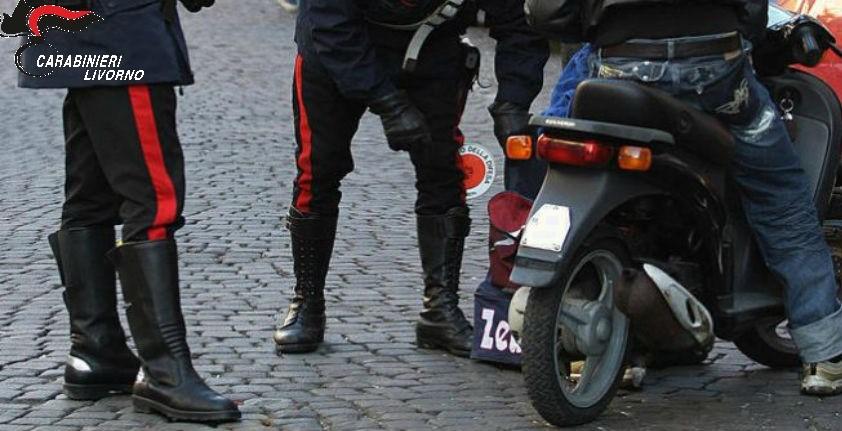 
	Lo scooter e i carabinieri


