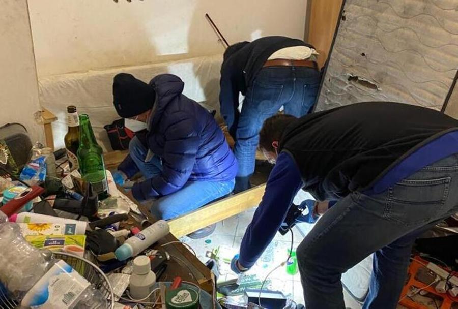 
	Un momento dell'operazione

