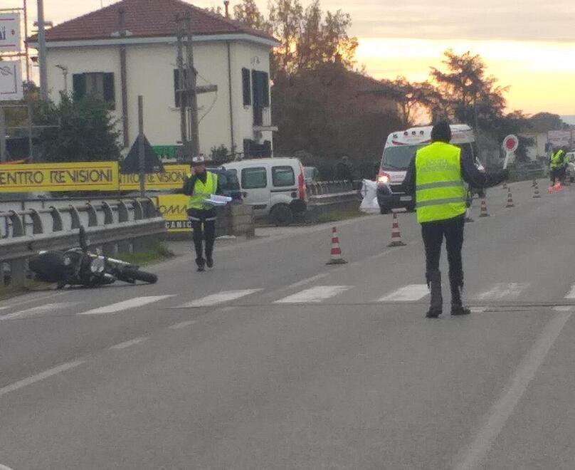 Incidente mortale sulla via Fiorentina, per Leonardo è stato fatale il trauma alla testa