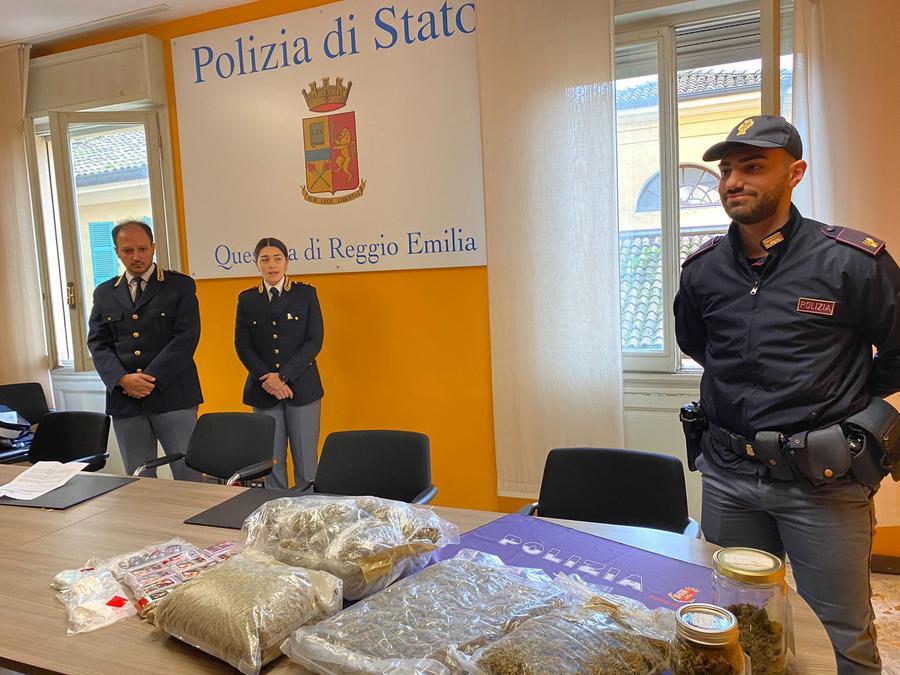 Arrestati due fratelli di 18 e 19 anni presunti trafficanti: sequestrati oltre 5 kg di droga