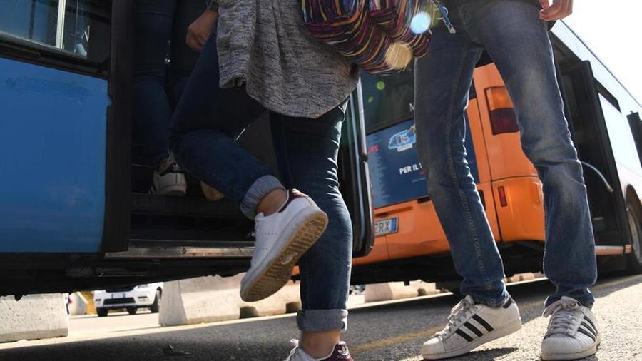 Pisa, abbonamenti per il pullman scontati per gli universitari: il rettore ha firmato l’accordo