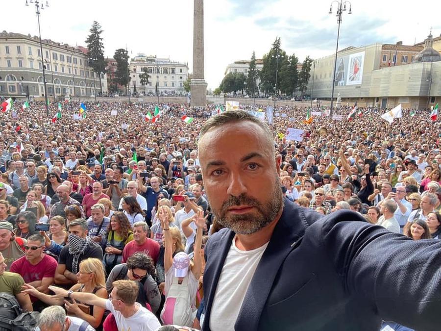 Castelfranco, manifestazione “Io apro” con assalto alla Cgil. Chiesto processo per Passaro, accusato di devastazione