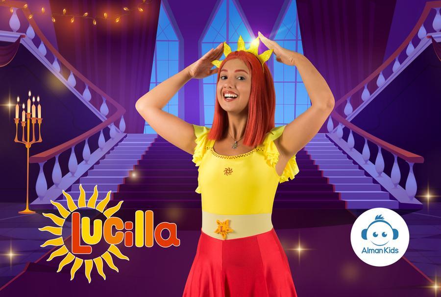 
	Lucilla star del web

