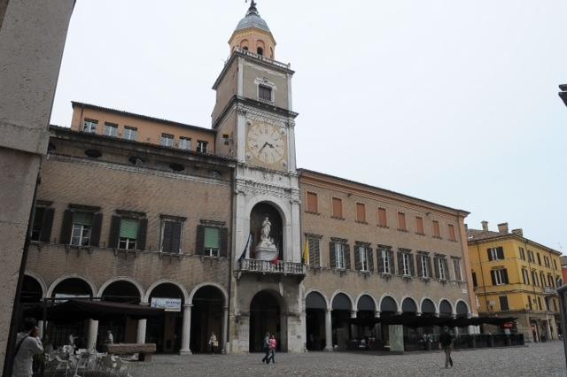 Caro bolletta, che stangata per il Comune di Modena: aumento di 9 milioni di euro rispetto a un anno fa