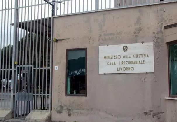 L'ingresso del carcere delle Sughere (foto d'archivio)
