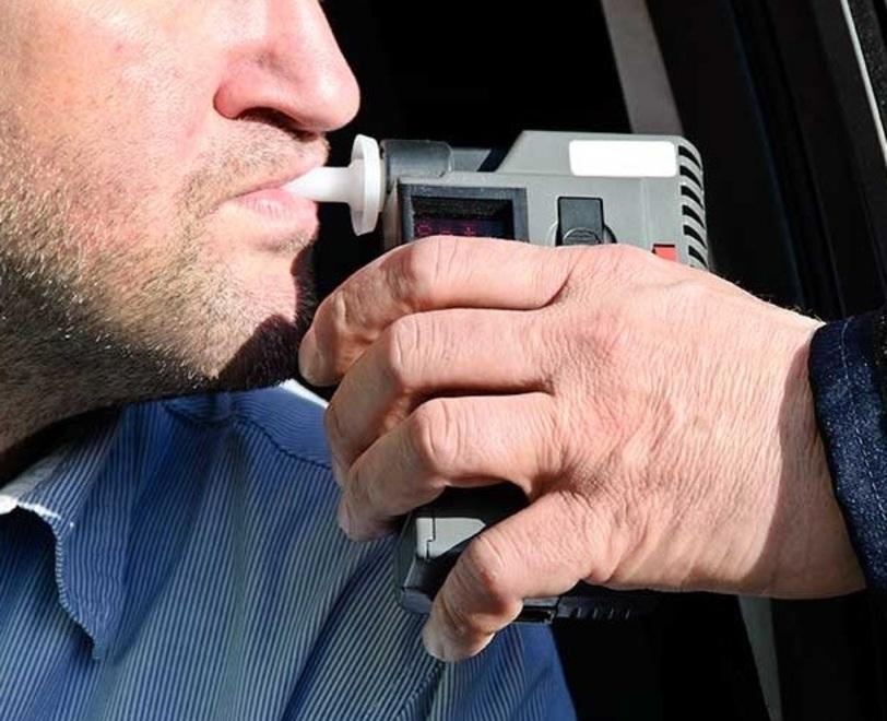 Modena. Tasso tre volte oltre il limite Ubriaco tampona e si ferisce 