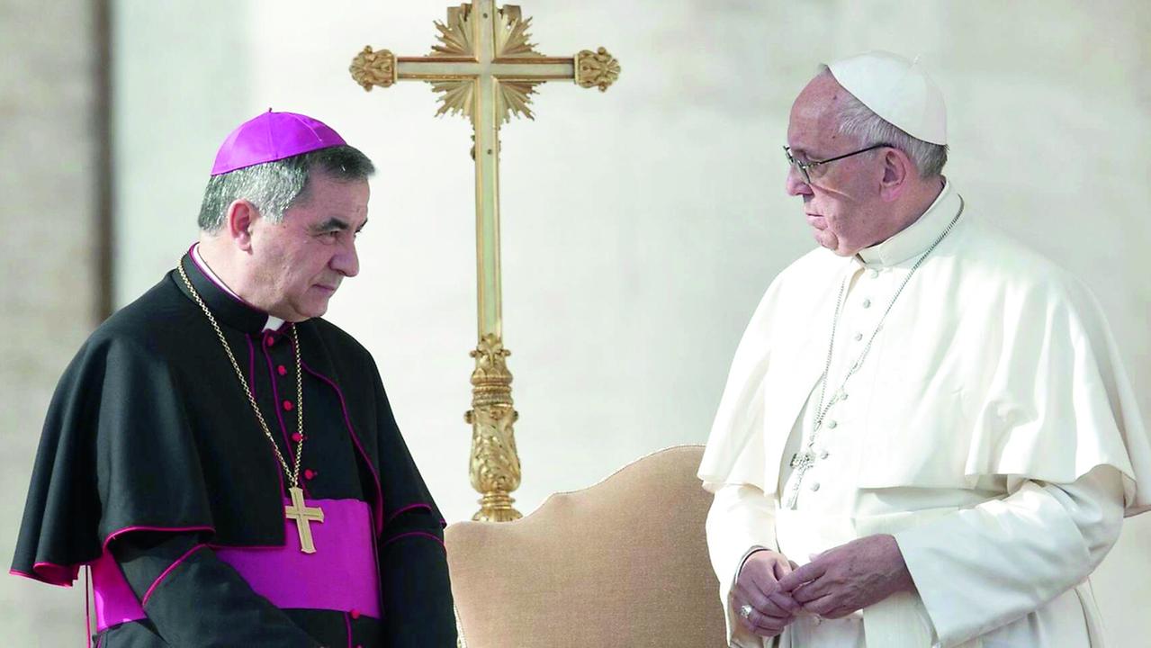 Monsignor Becciu con Papa Francesco