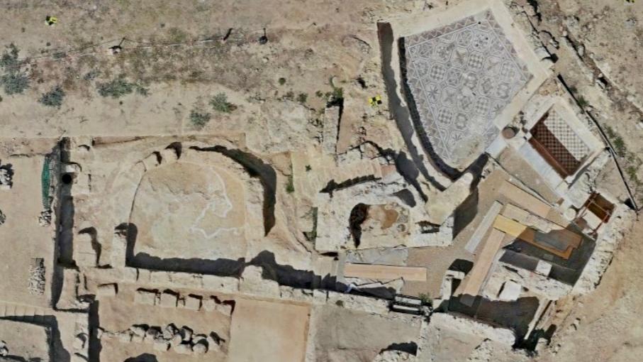 Porto Torres, nella Domus dei mosaici marini ora spunta un’iscrizione cristiana