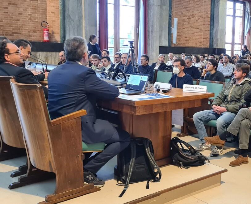 Un momento dell’incontro nella scuola di Ingegneria tra studenti e azienda STMicroeletronics che produrrà semiconduttori: saranno assunti 50 ingegneri nell’arco di due anni nella nuova sede alle porte di Pisa