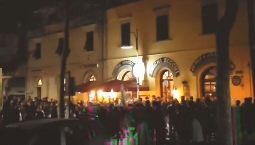 I clienti fanno troppo rumore, il locale taglia le presenze: «Serviremo solo 50 persone invece di 300»
