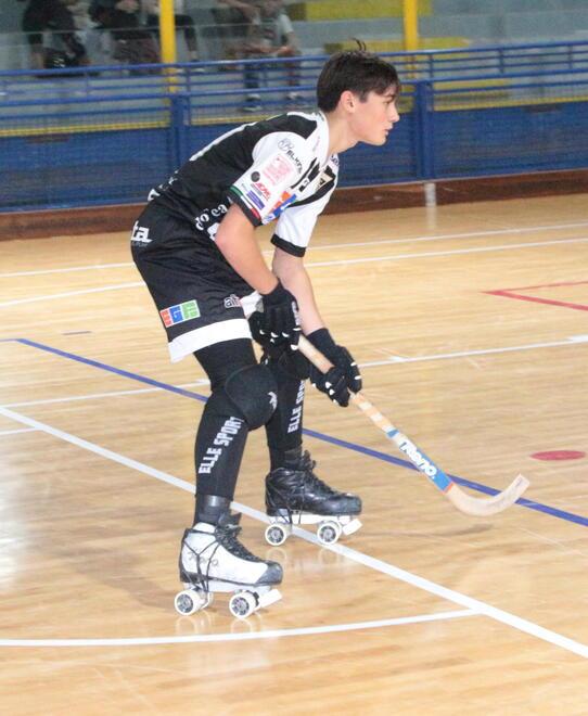 Matteo Cardella, qui con la maglia bianconera, stasera giocherà al palasport tra le fila del Montecchio