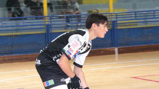 Matteo Cardella, qui con la maglia bianconera, stasera giocherà al palasport tra le fila del Montecchio