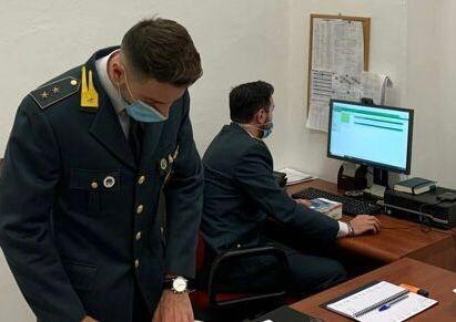I militari delle Fiamme Gialle al lavoro in una foto d’archivio